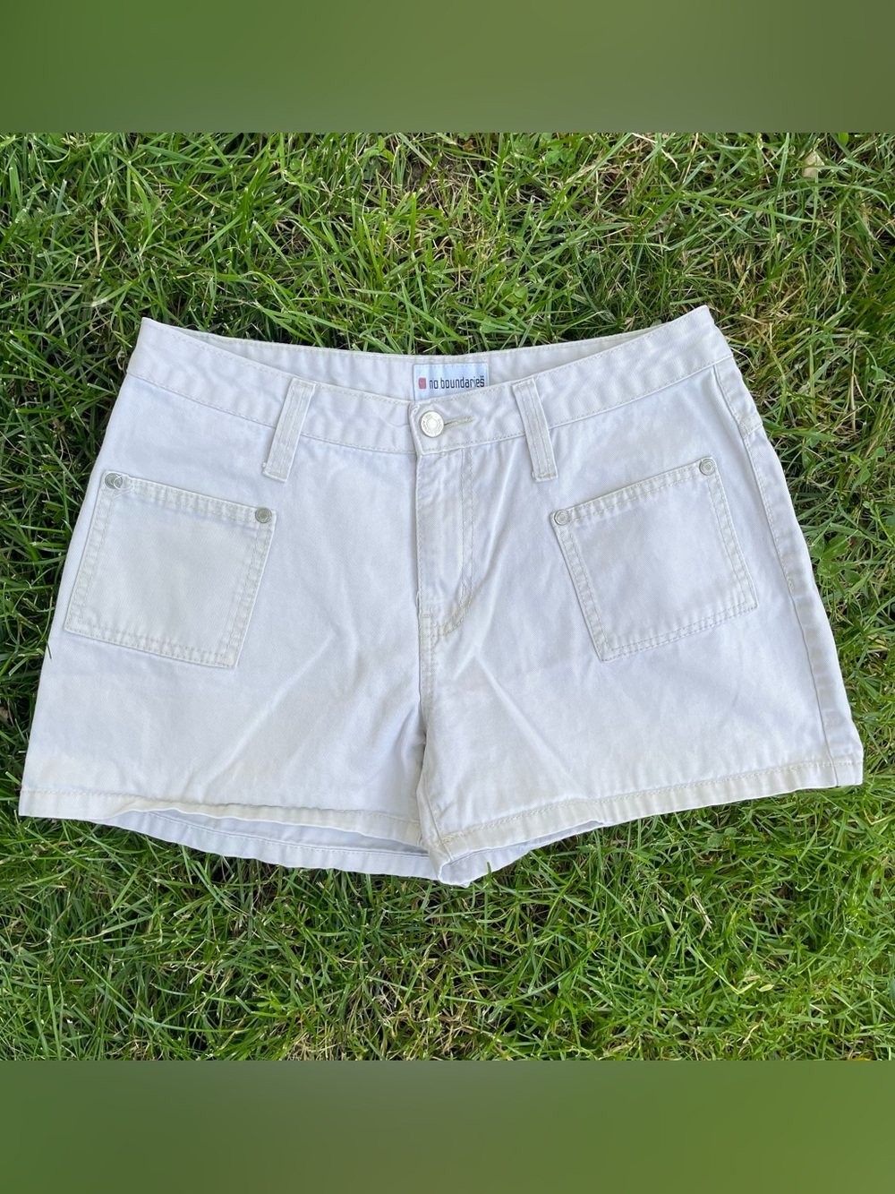 Vintage 90s No Boundaries cream cargo shorts size 28”